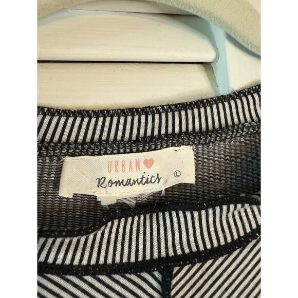 UO Urban Romantics Black Gray Flare Sleeve Long Sleeve Top Sz Large - Picture 3 of 4